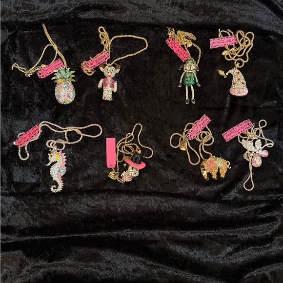 Lot of 8 NWT Betsey Johnson Necklaces - Picture 1 of 5